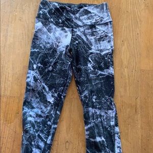 Nike cropped knee length leggings